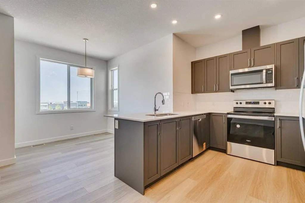 65 Belvedere Pointe SE, #406