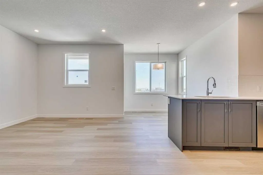 65 Belvedere Pointe SE, #406