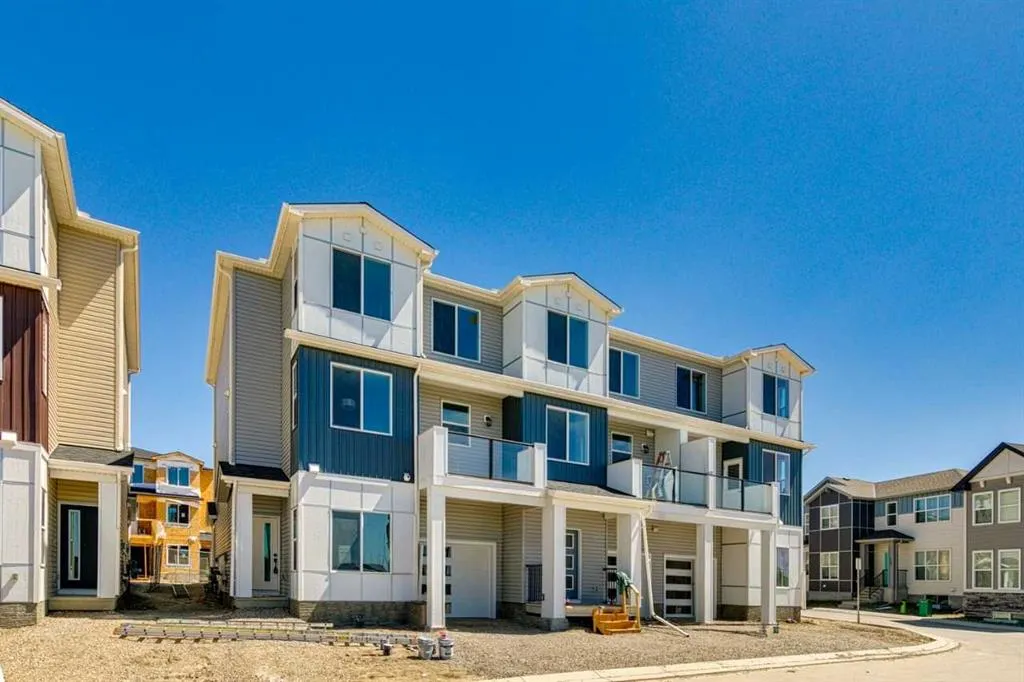65 Belvedere Pointe SE, #406