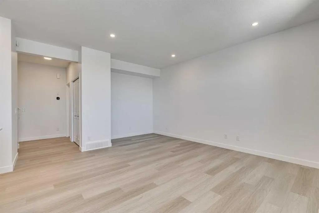 65 Belvedere Pointe SE, #406