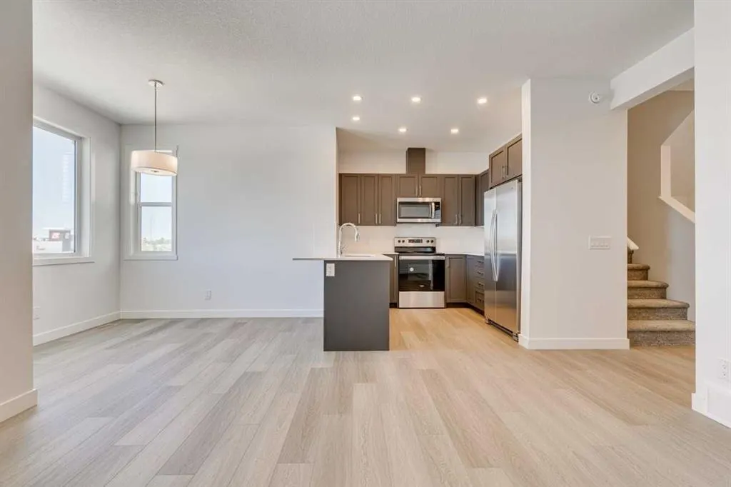 65 Belvedere Pointe SE, #406
