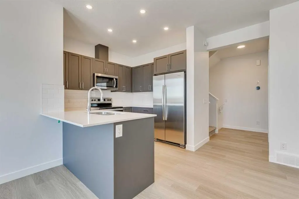65 Belvedere Pointe SE, #406