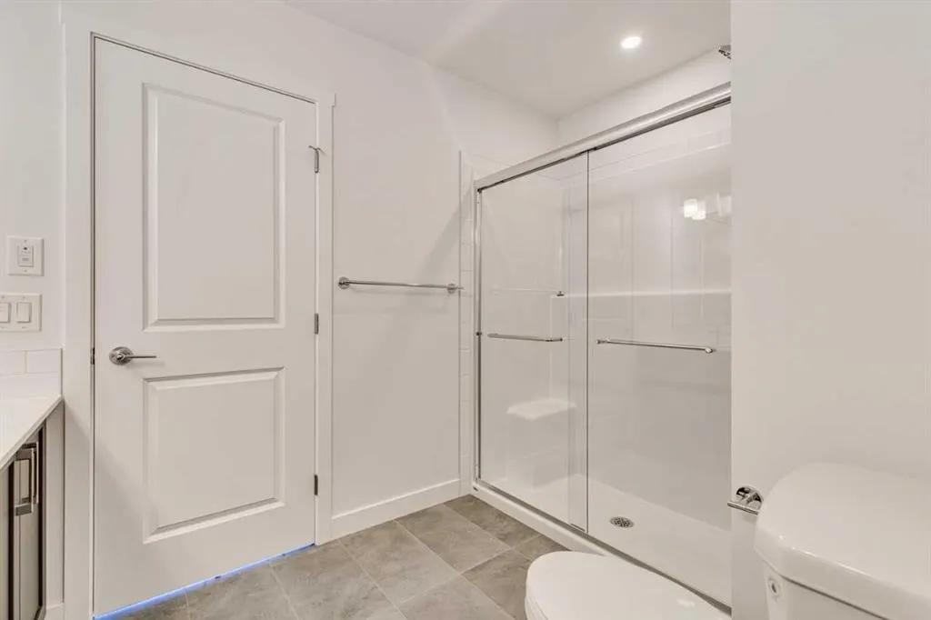 65 Belvedere Pointe SE, #406