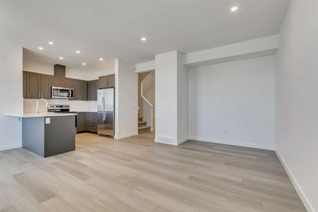 65 Belvedere Pointe SE, #406