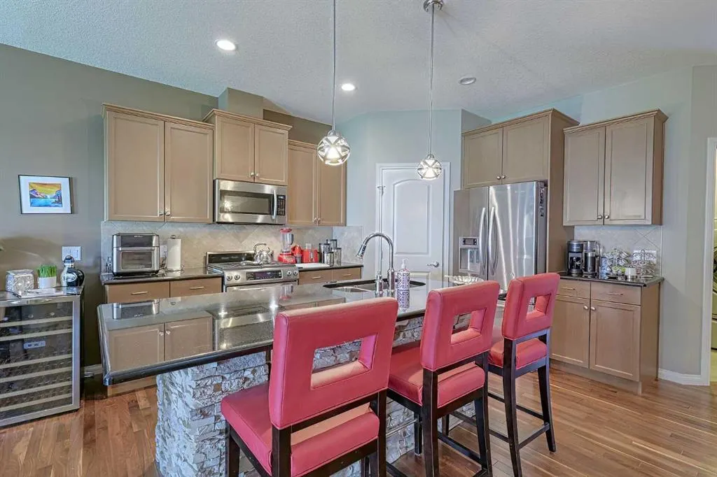 223 Sunset Square