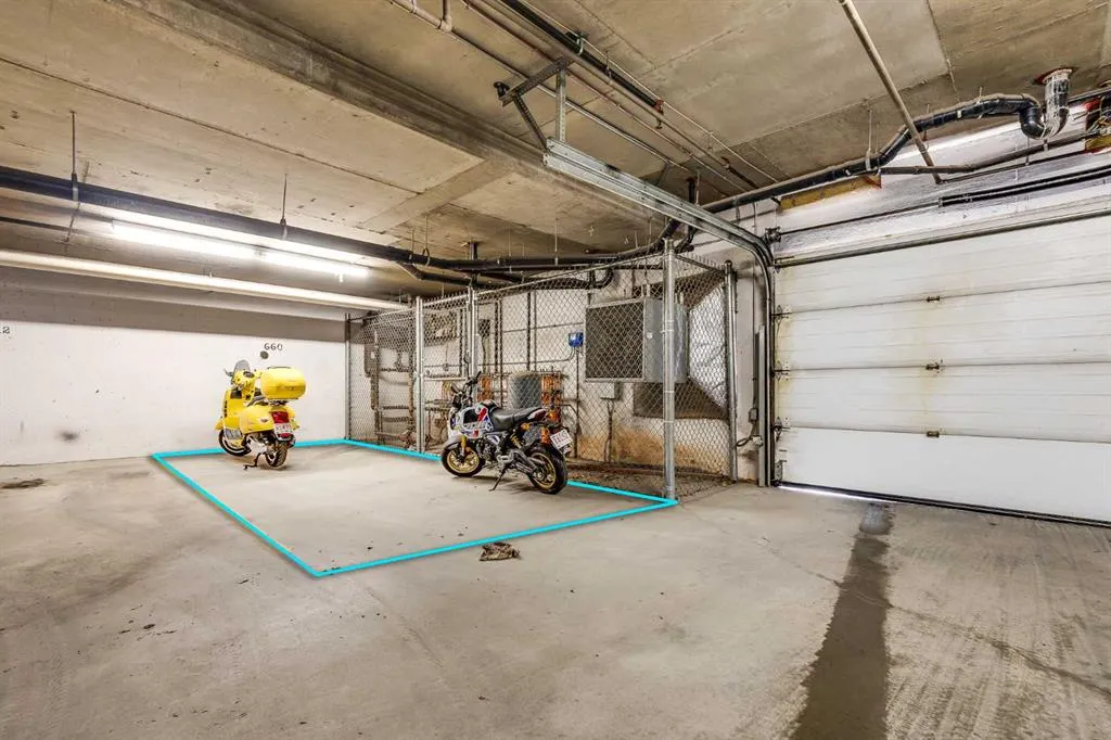 181 Rockyledge View NW, #16