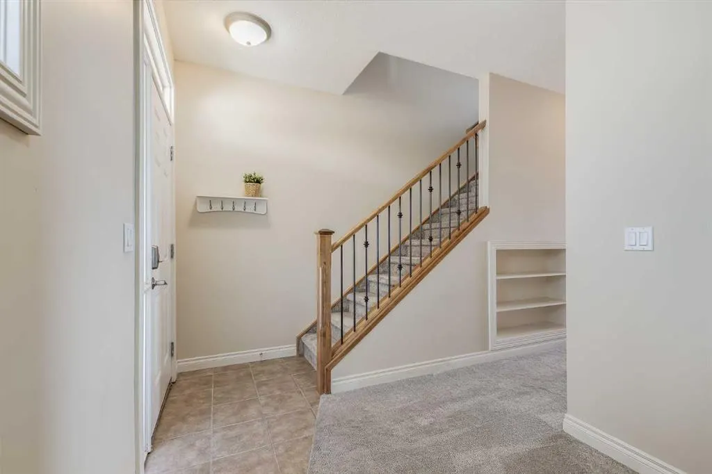 181 Rockyledge View NW, #16