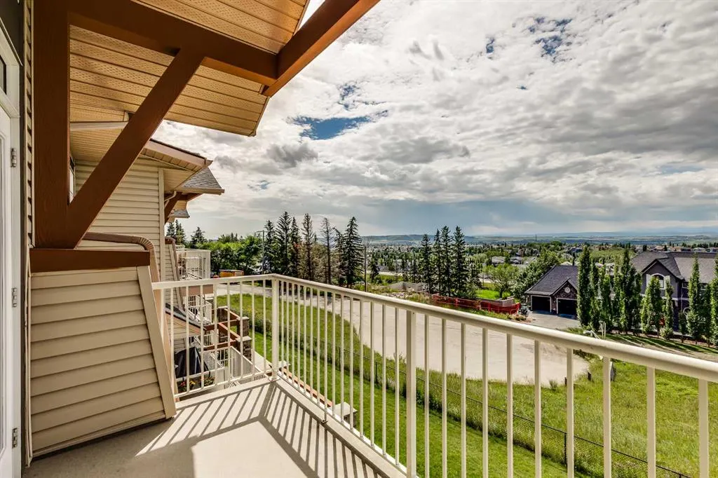 181 Rockyledge View NW, #16