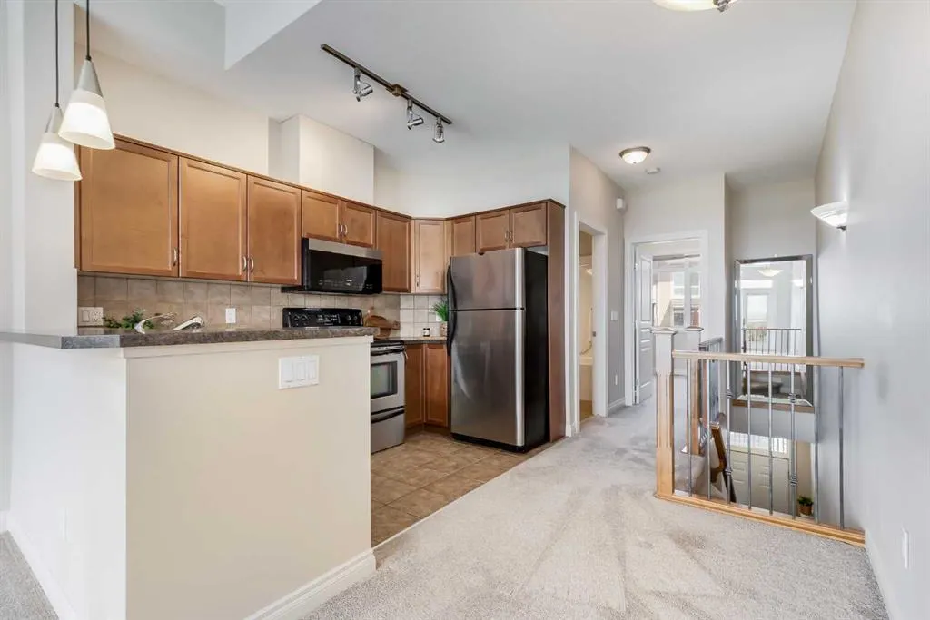 181 Rockyledge View NW, #16