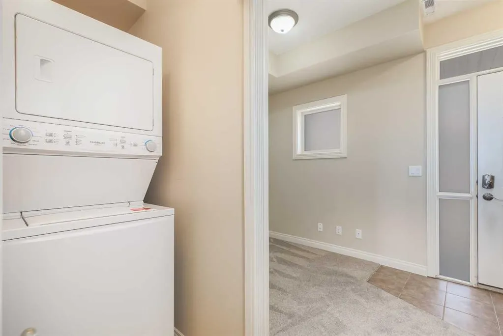 181 Rockyledge View NW, #16