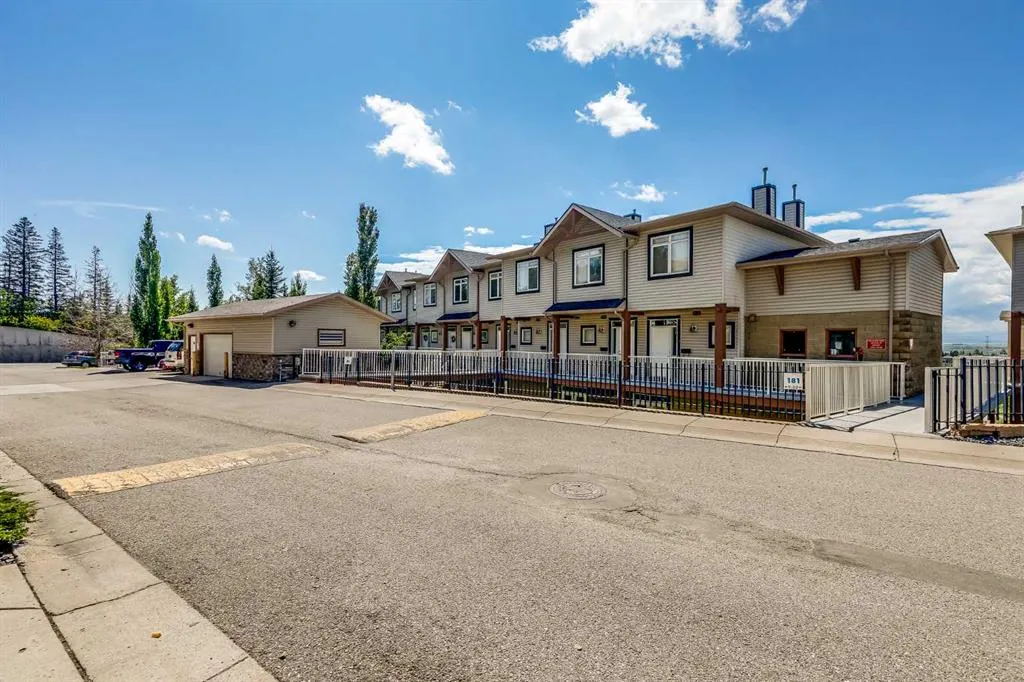 181 Rockyledge View NW, #16
