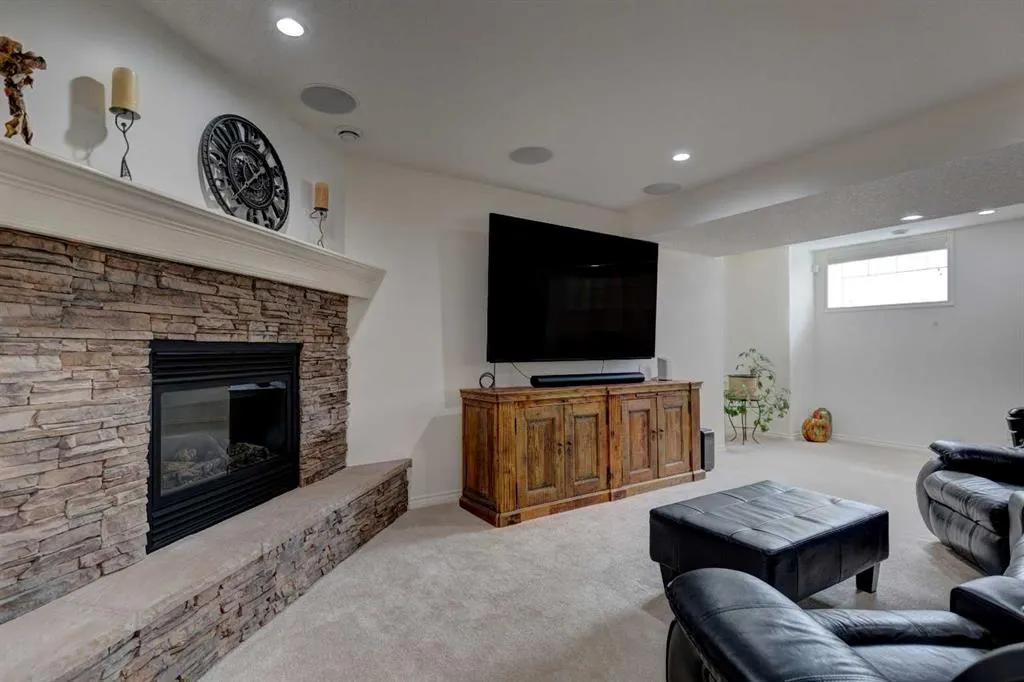 2 Cranridge Heights SE