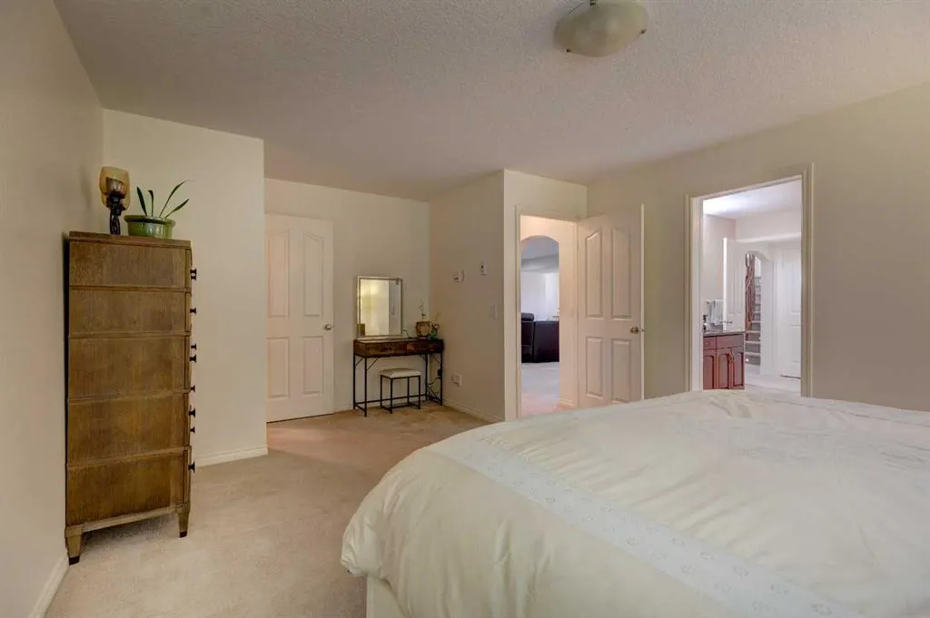 2 Cranridge Heights SE