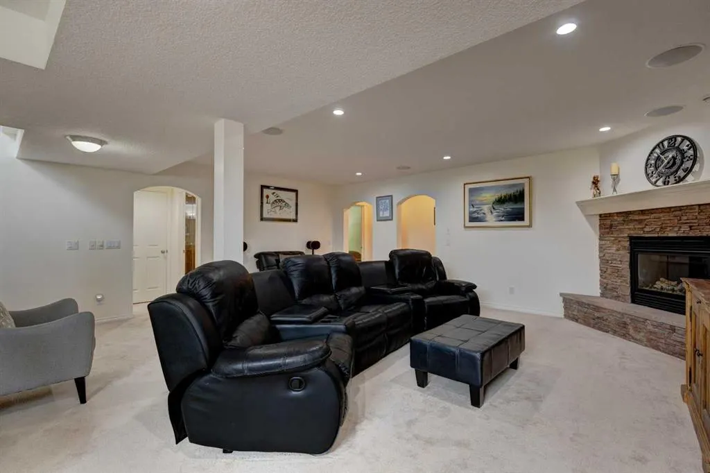 2 Cranridge Heights SE