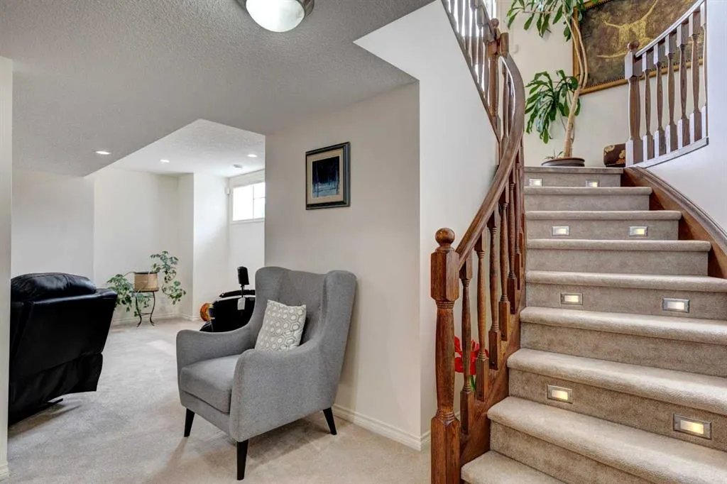 2 Cranridge Heights SE