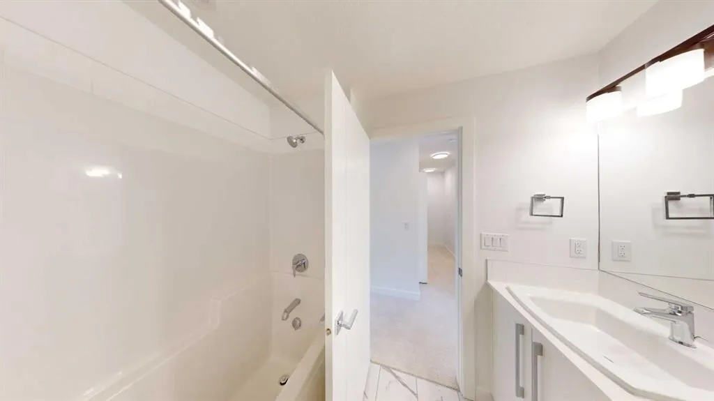 280 Chelsea Road, #302