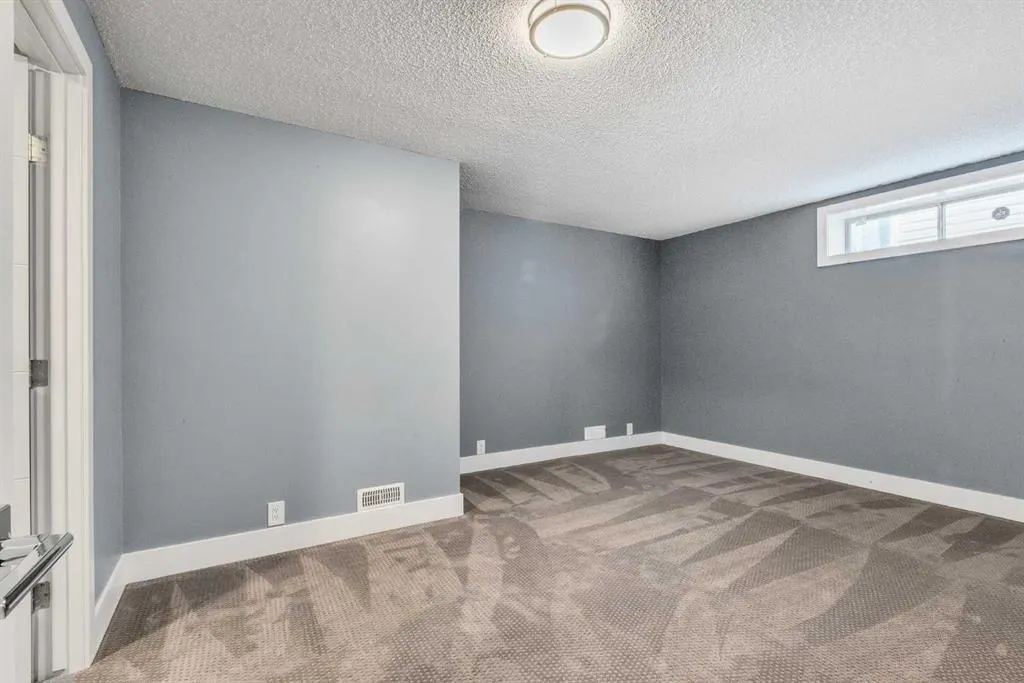 129 Edgebrook Gardens NW