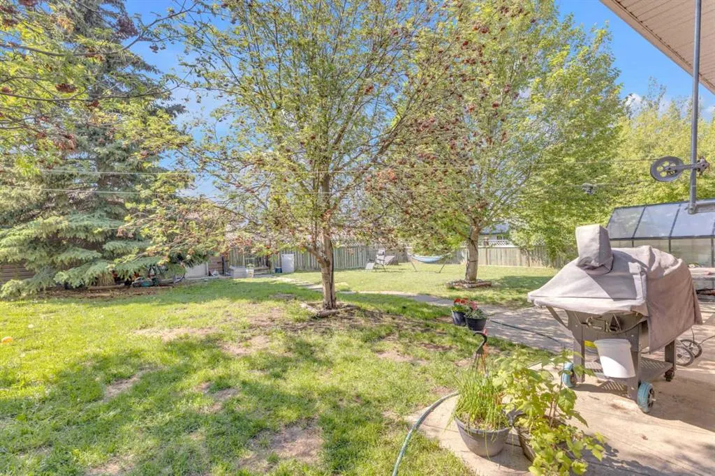 10 45 Street Crescent