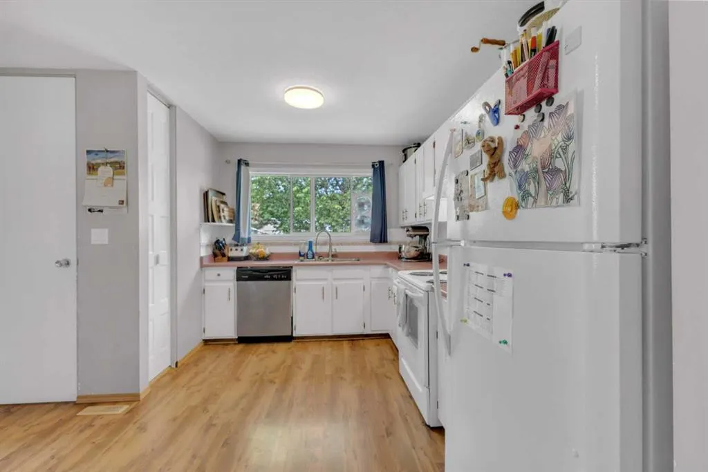 10 45 Street Crescent