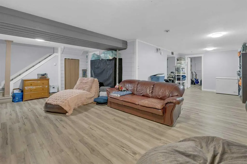 10 45 Street Crescent