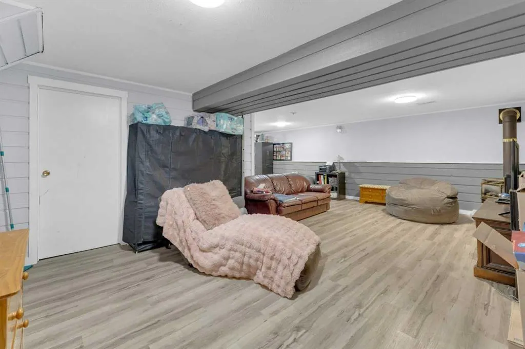 10 45 Street Crescent