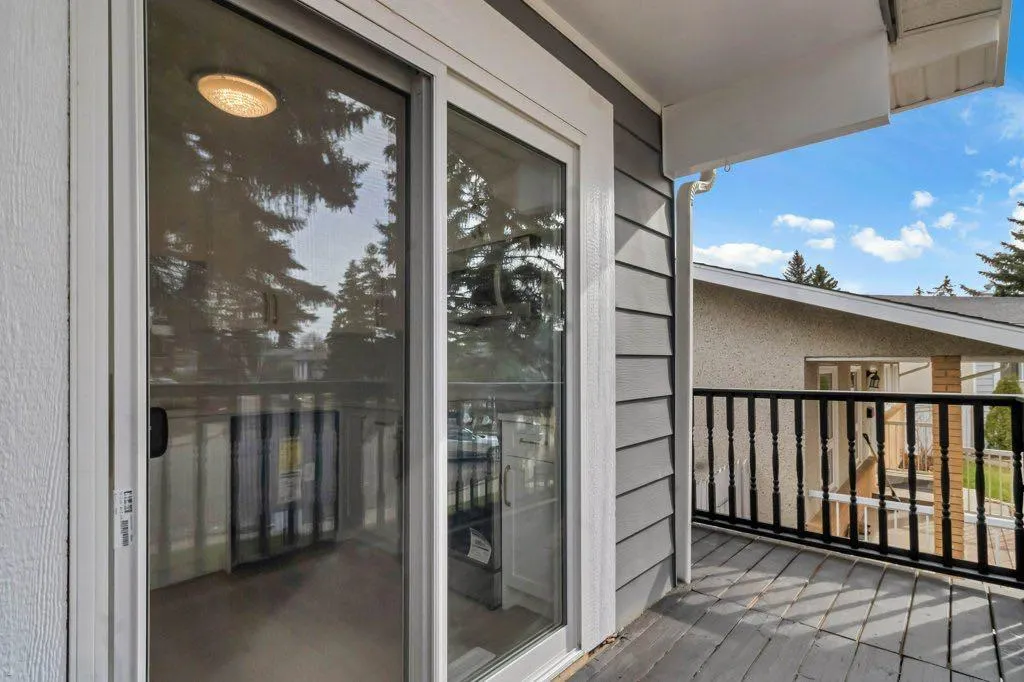 231 Penmeadows Close SE