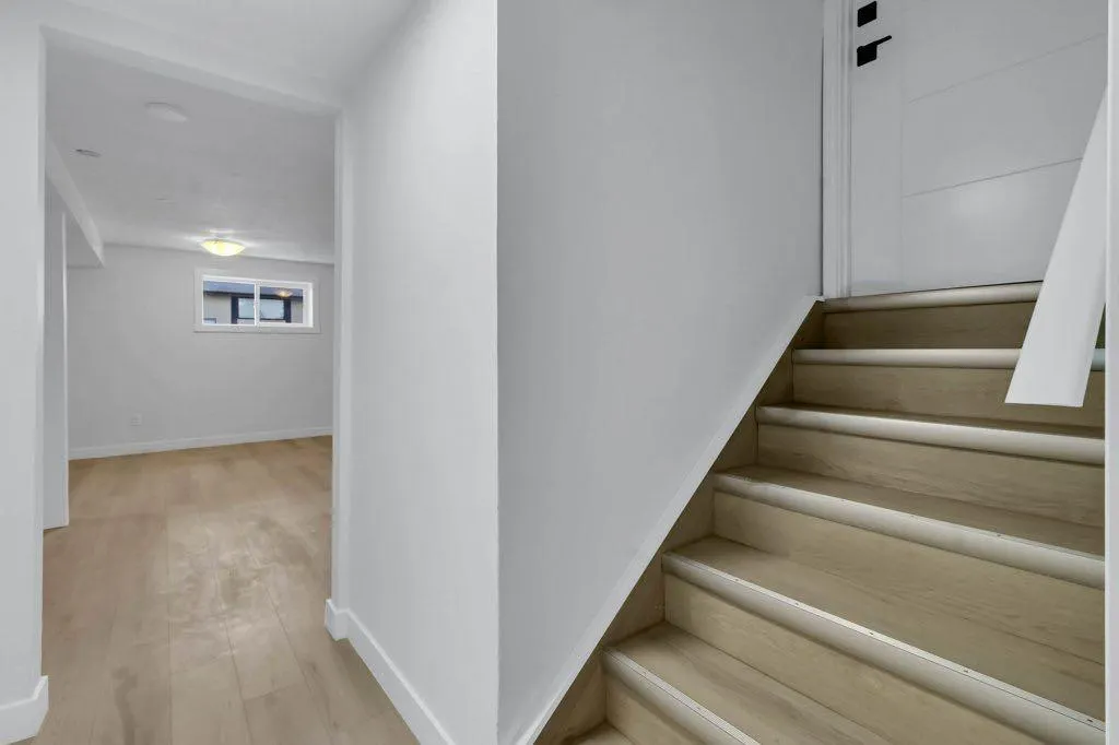 231 Penmeadows Close SE
