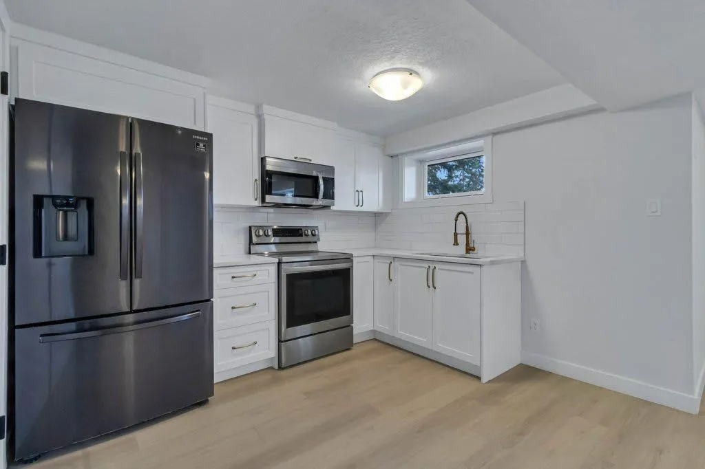 231 Penmeadows Close SE