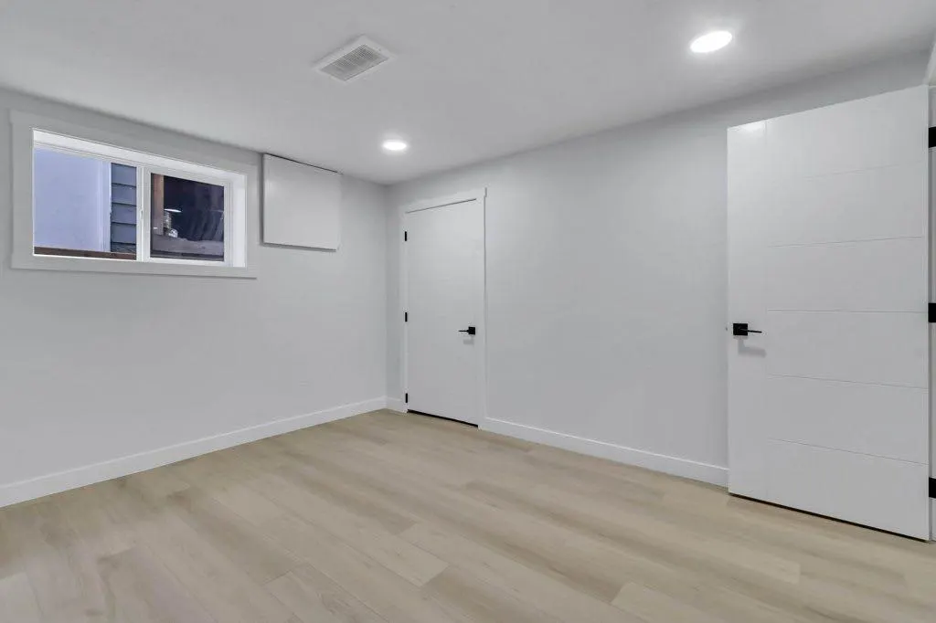 231 Penmeadows Close SE