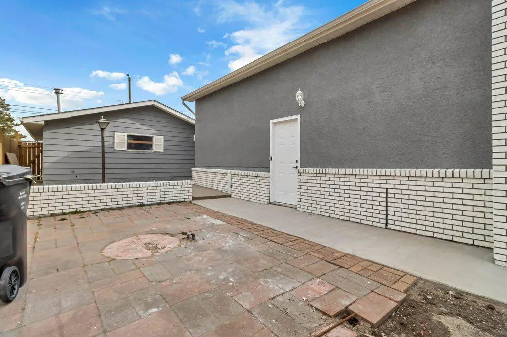 231 Penmeadows Close SE