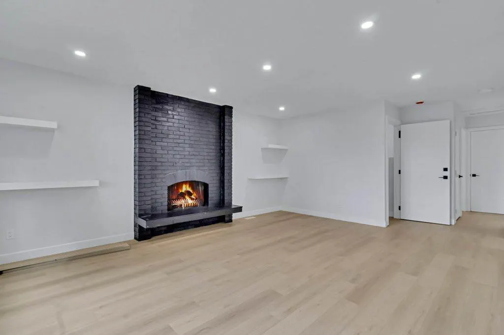 231 Penmeadows Close SE