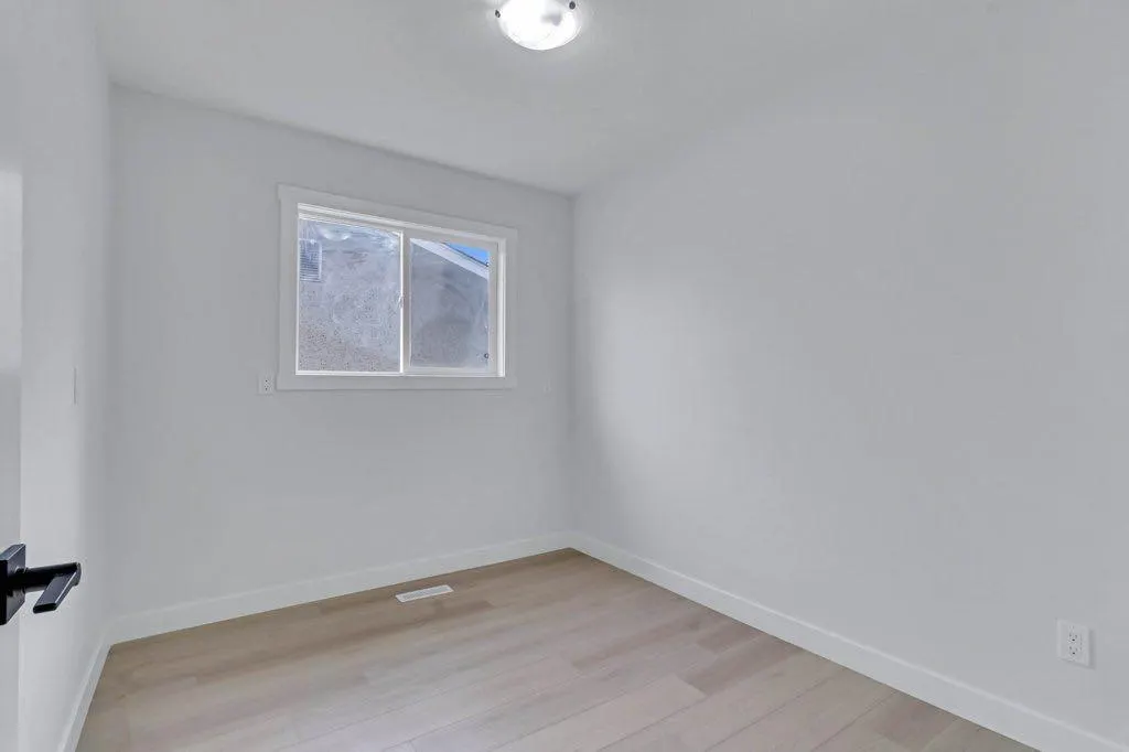 231 Penmeadows Close SE