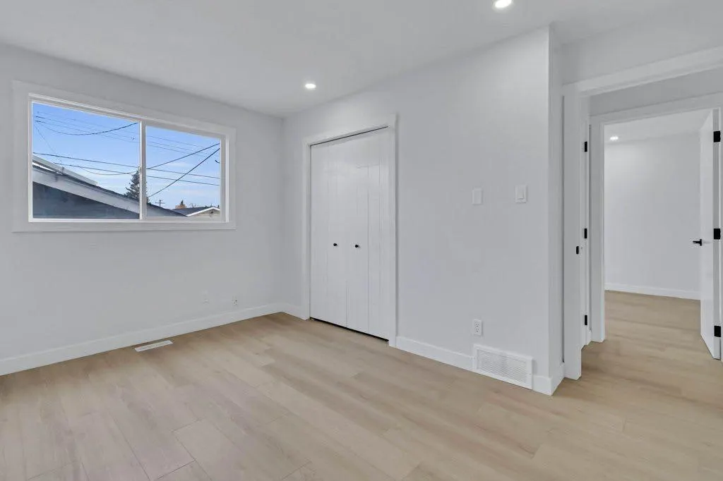 231 Penmeadows Close SE