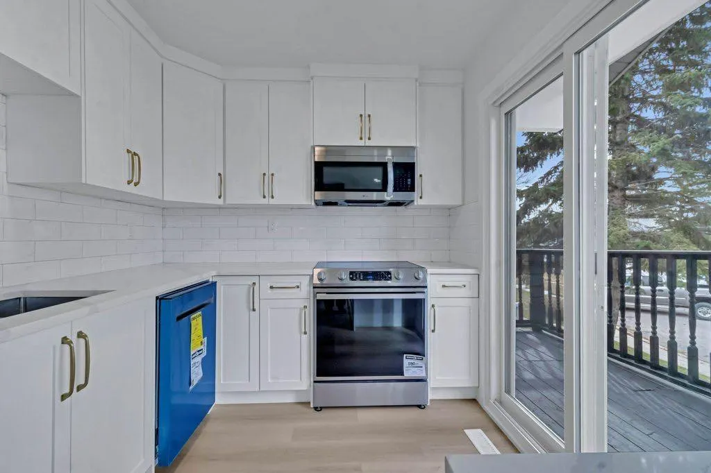 231 Penmeadows Close SE