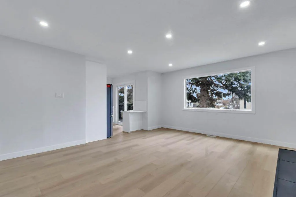 231 Penmeadows Close SE