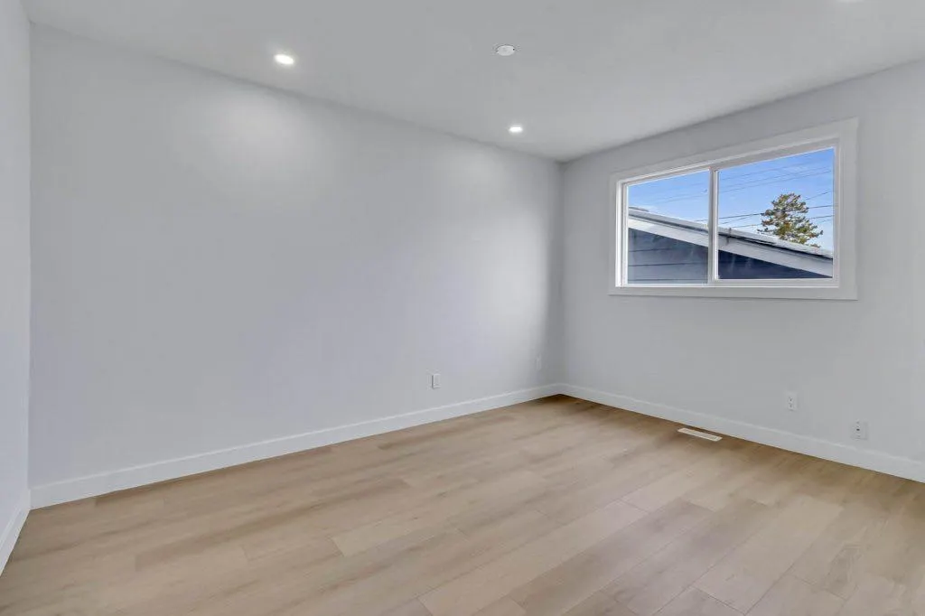 231 Penmeadows Close SE