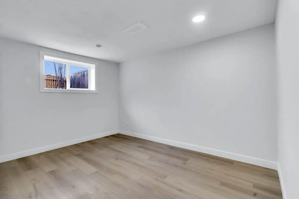 231 Penmeadows Close SE