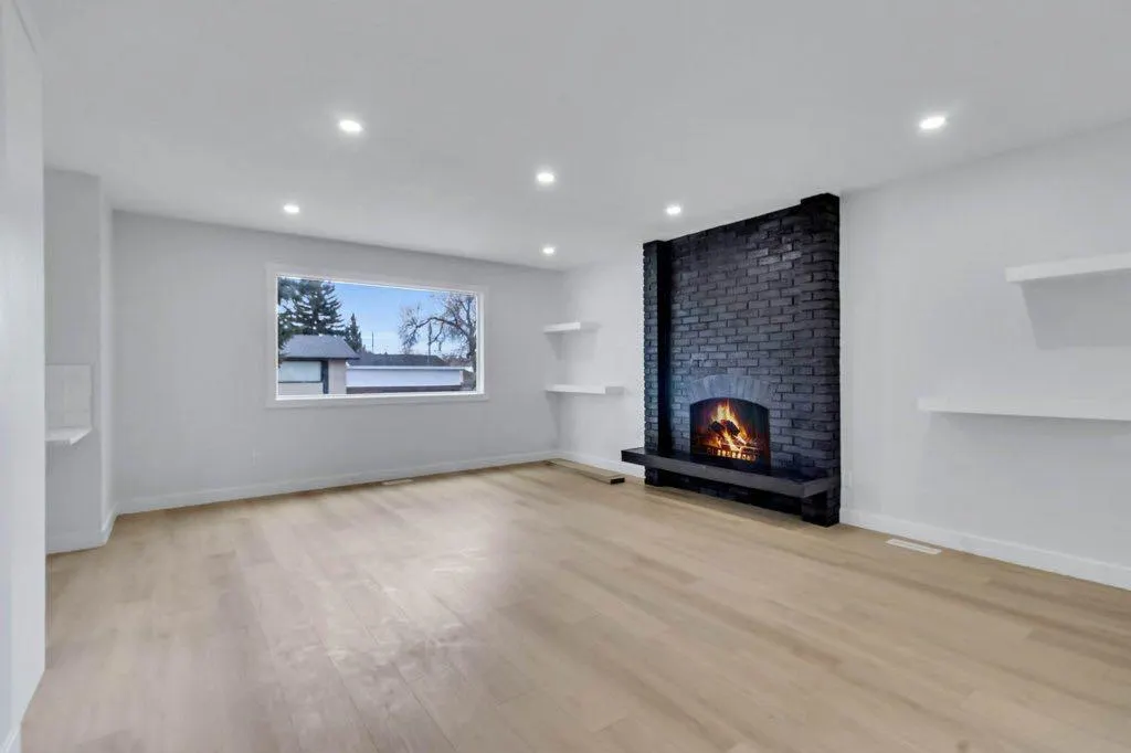 231 Penmeadows Close SE