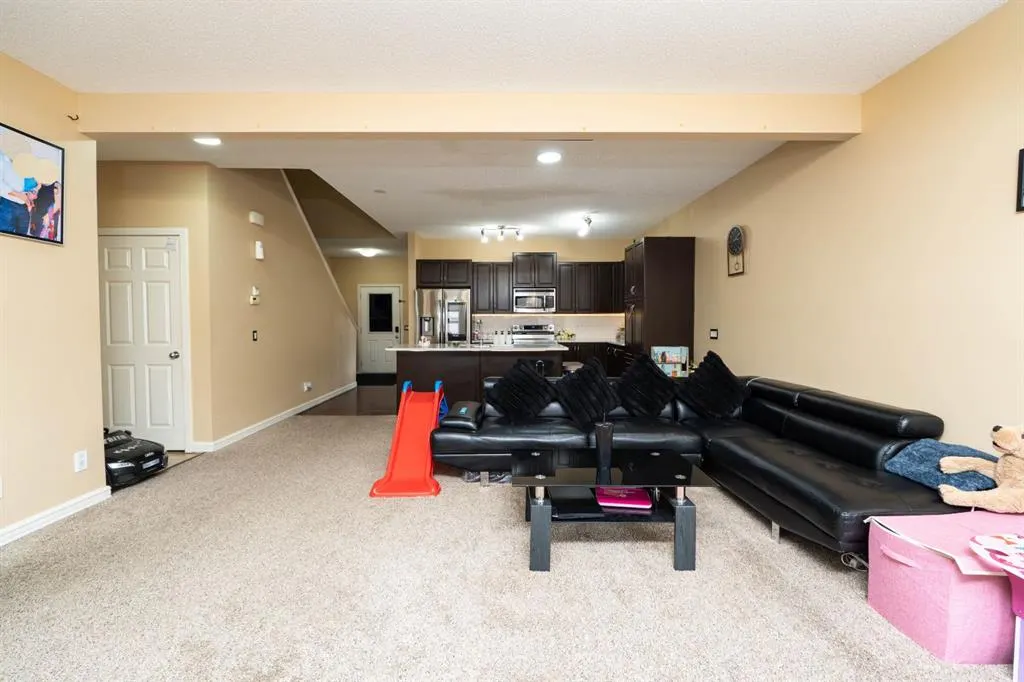 163 Skyview Springs Manor NE