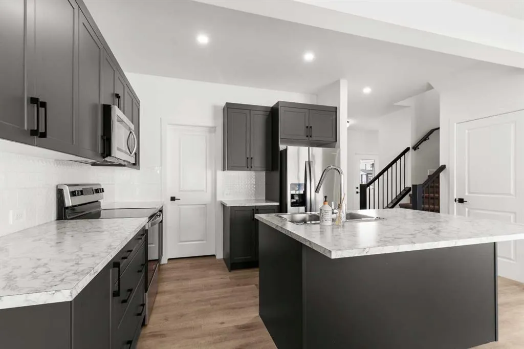 66 Henderson Crescent