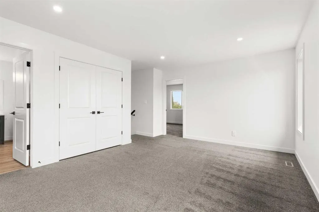 66 Henderson Crescent