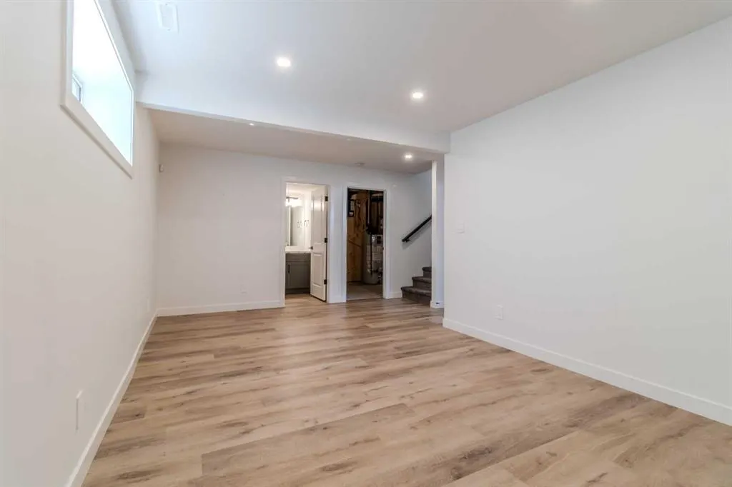 66 Henderson Crescent