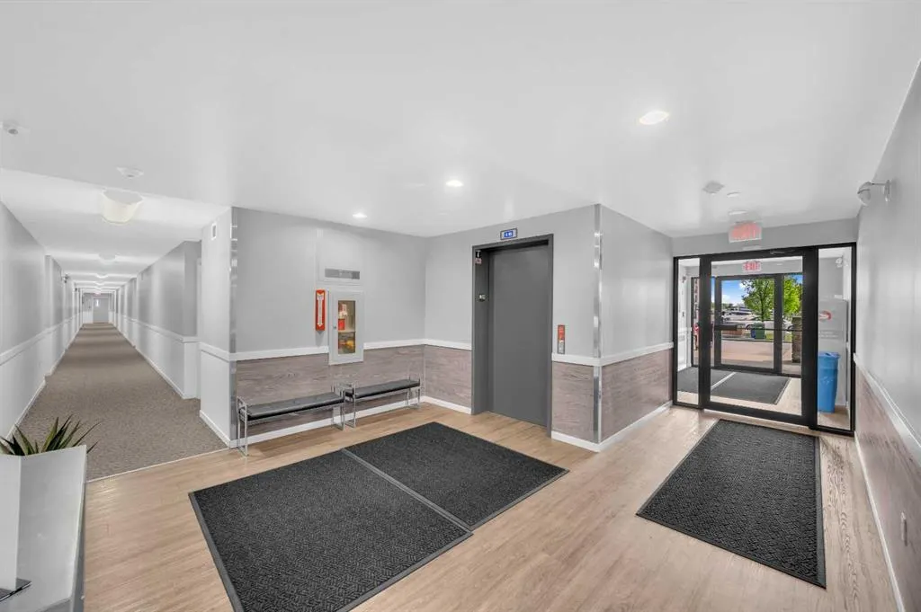 181 Skyview Ranch Manor NE, #4215