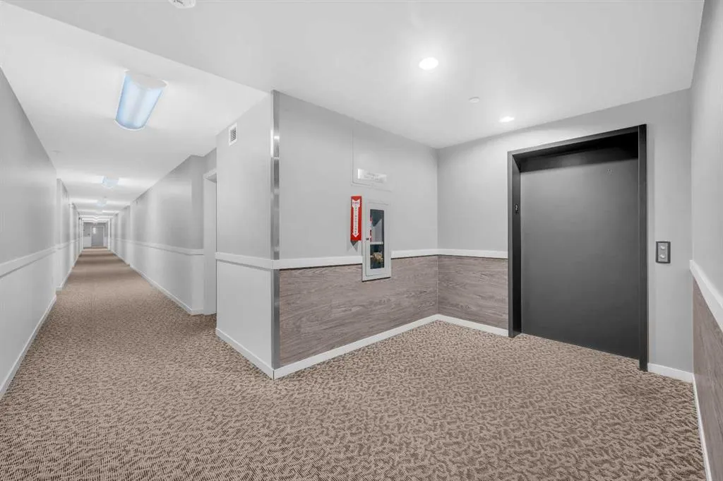 181 Skyview Ranch Manor NE, #4215