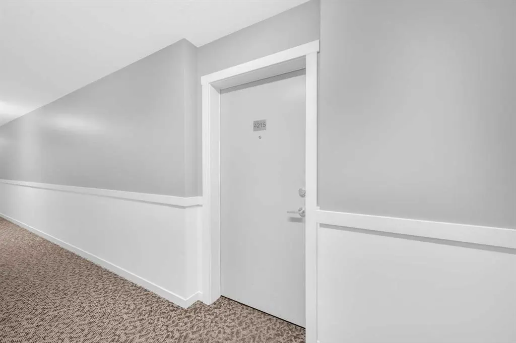 181 Skyview Ranch Manor NE, #4215