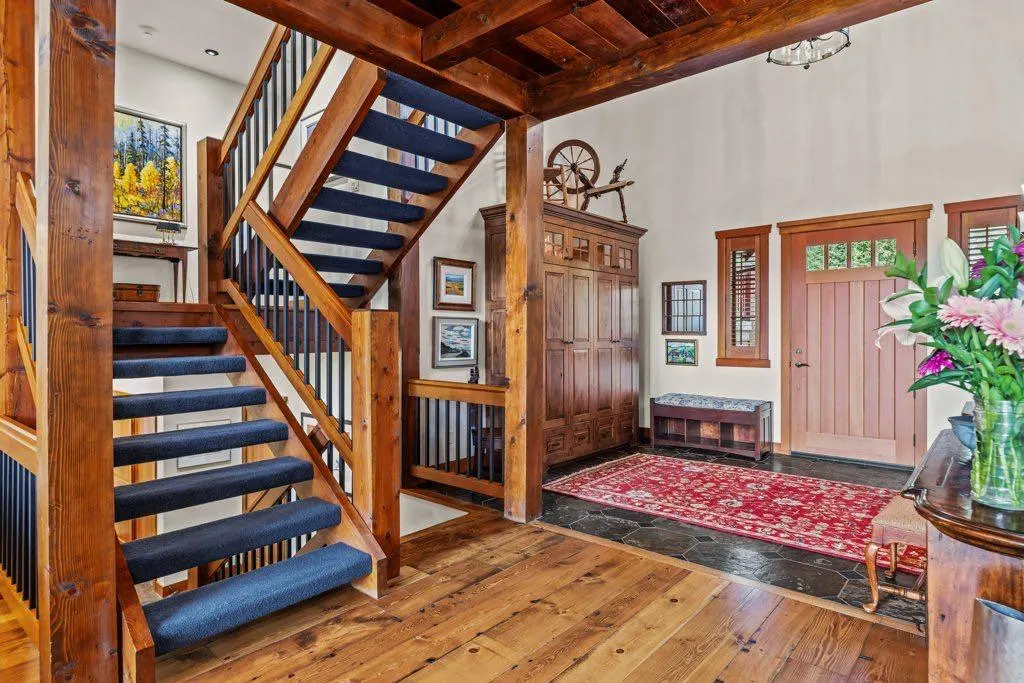 517 Silvertip Pointe