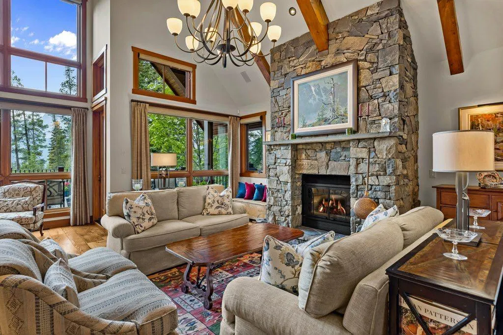 517 Silvertip Pointe