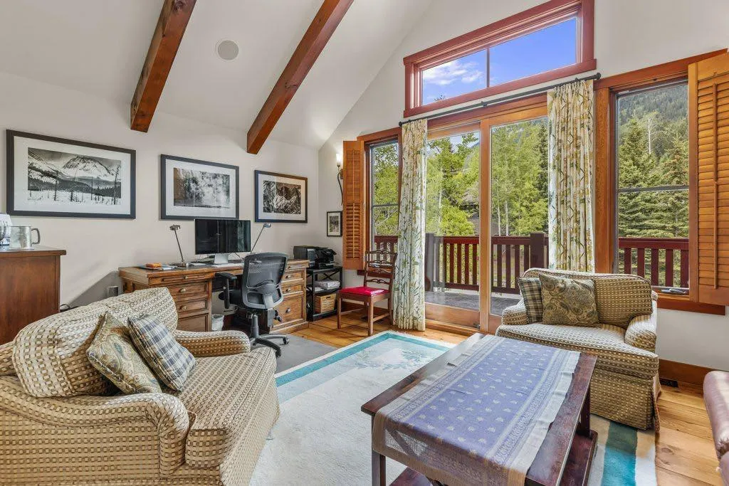 517 Silvertip Pointe
