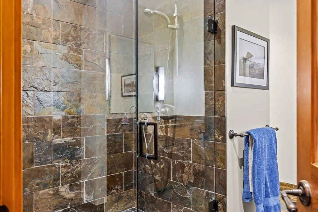 517 Silvertip Pointe