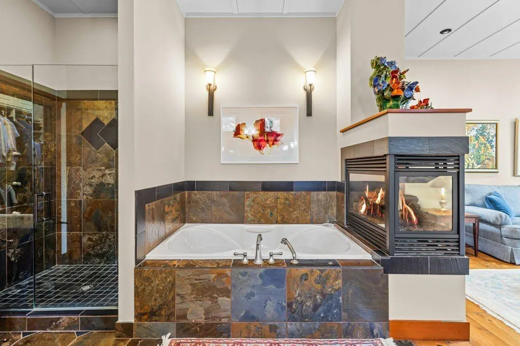 517 Silvertip Pointe